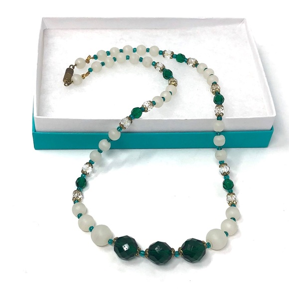 Vintage Glass Bead Necklace Spring Green & White - Picture 5 of 7